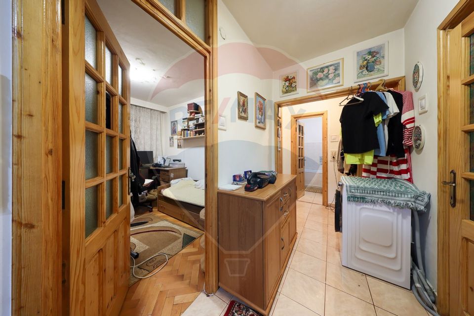 Apartament cu 3 camere, mobilat si utilat, în zona Racadau!