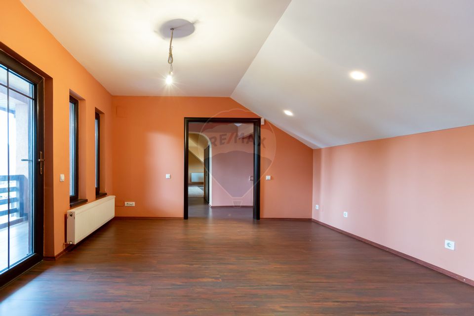10 room House / Villa for sale, Serbanesti area