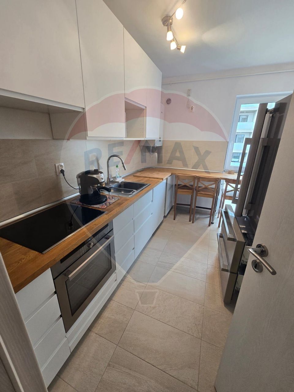 Apartament cu 3 camere de închiriat în zona Buna Ziua
