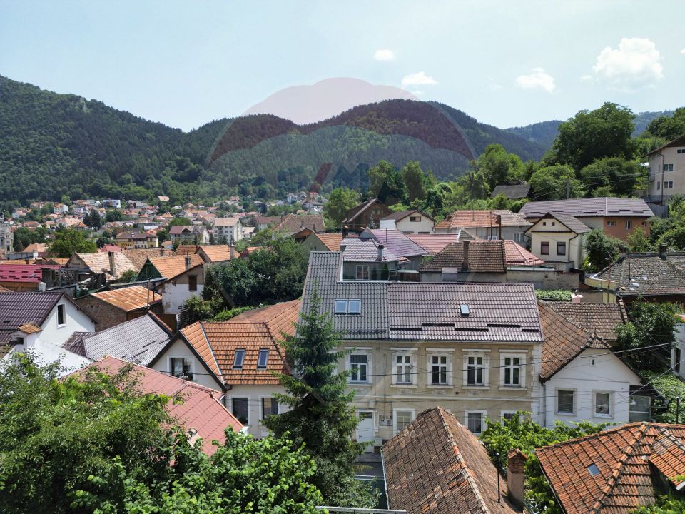 De vânzare căsuță individuală, cu farmec și terasă cu panoramă, Schei