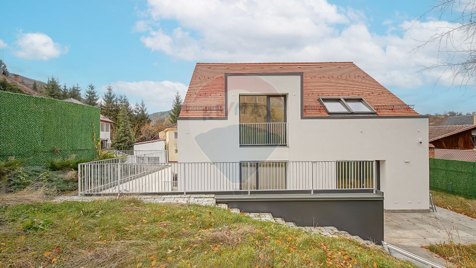 Armonie între tradiție și modernitate – Vilă contemporană în Brasov