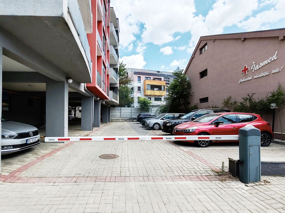 Apartament cu 3 camere de vânzare, bloc nou cu loc de parcare acoperit