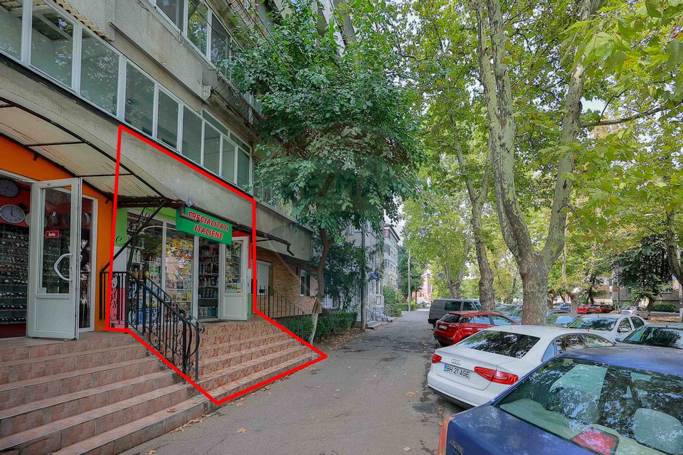 De vânzare apartament cu 1 cameră și spațiu comercial, în zona Decebal