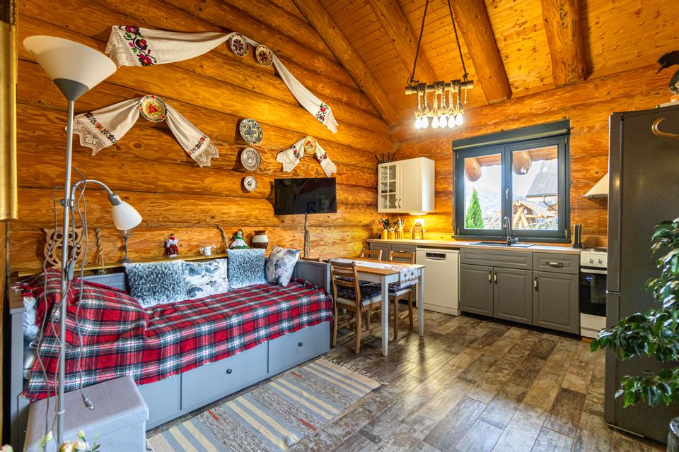 Doua case in stil canadian – confort modern intr-un cadru natural