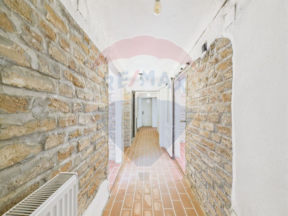 Spațiu comercial-Demisol-Atelier de arta