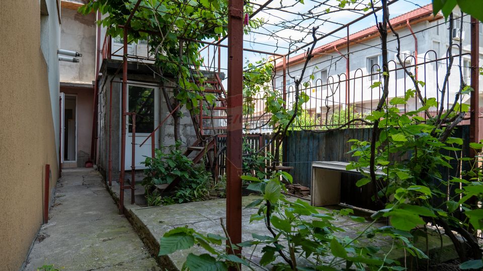 Oferta - casă de vânzare  si teren 241 mp, în zona Andronache