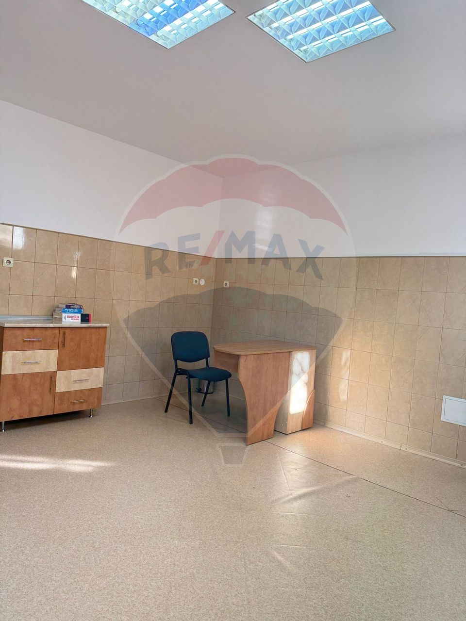 25sq.m Commercial Space for rent, Ultracentral area