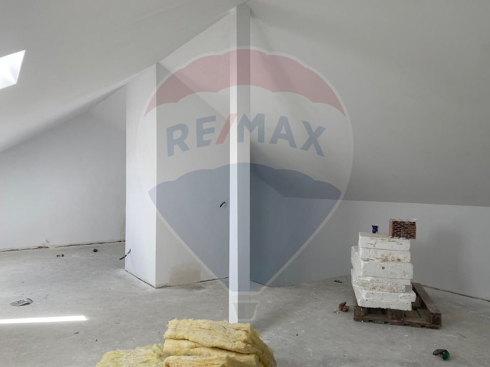 DE VANZARE Vilă cu 4 camere Otopeni