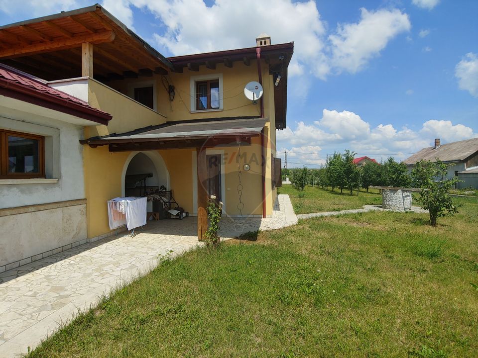 Casă / Vilă de lux cu 5 camere de vânzare în Vadu Moldovei, Suceava