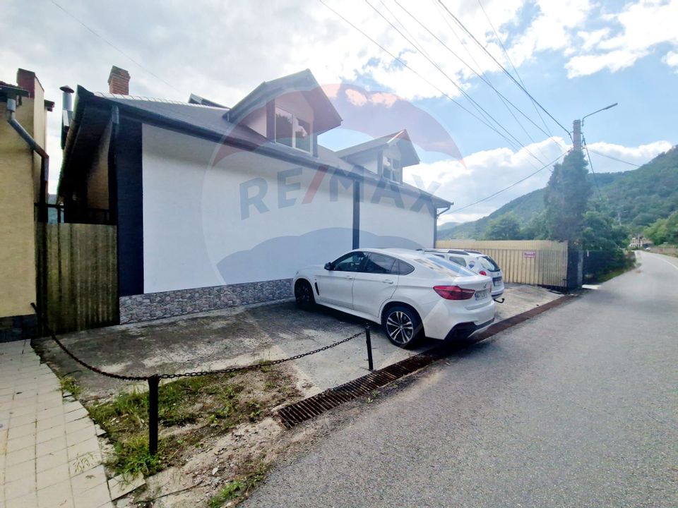 Pensiune Eselnita / 16 camere / Teren - 1448 mp / Ponton