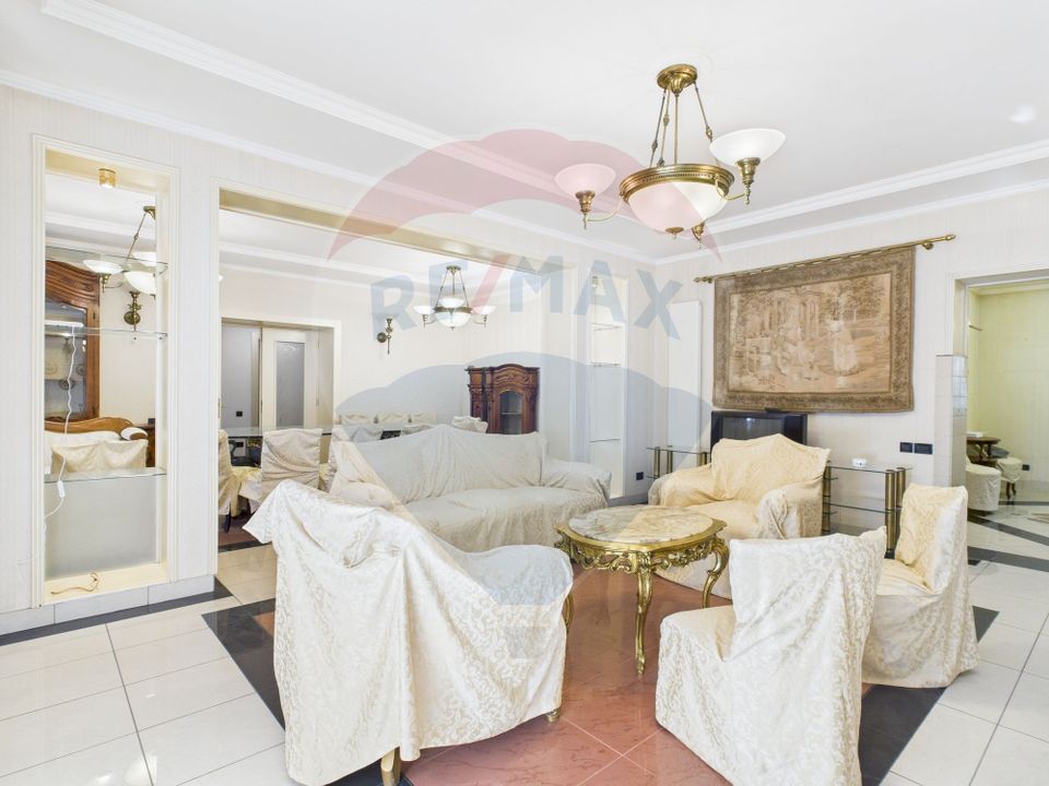 Spectacular villa in Balotesti, 5000 sqm courtyard and indoor pool