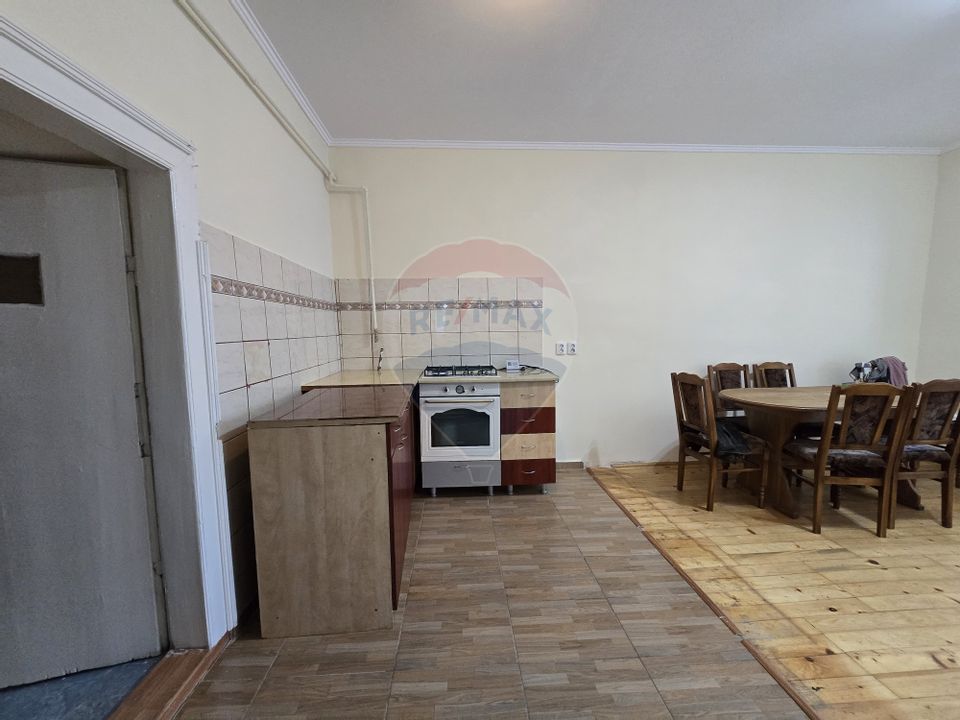 Casă cu 5 camere de vânzare în zona Central comision 0