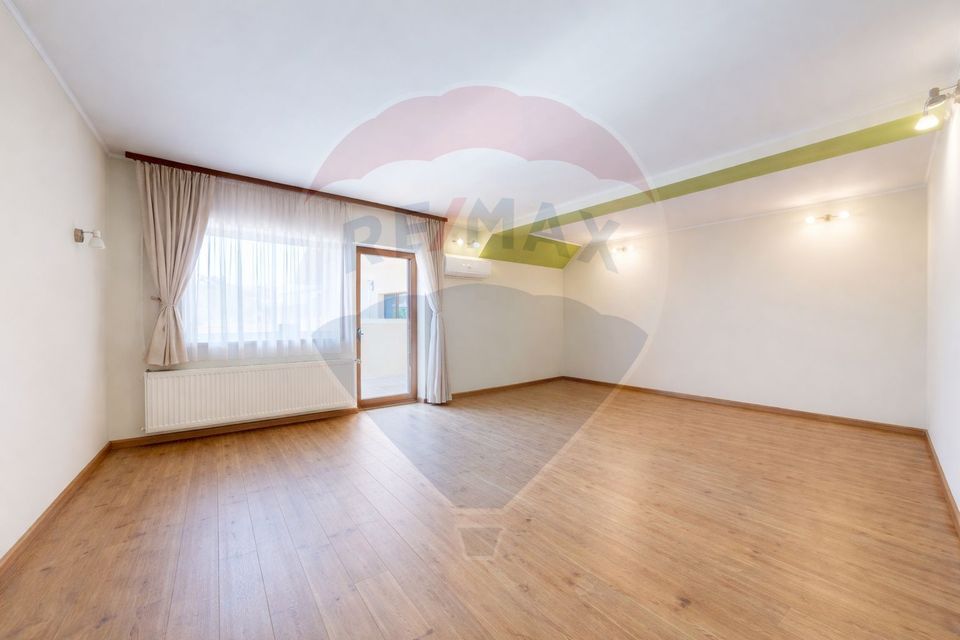 741sq.m Commercial Space for sale