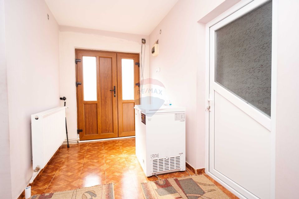 Casă de Vânzare, 3 Camere, 1577mp Teren la E58 - Lețcani, Iași