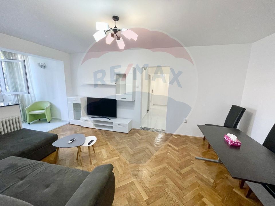 Apartament cu 3 camere de închiriat în zona Victoriei