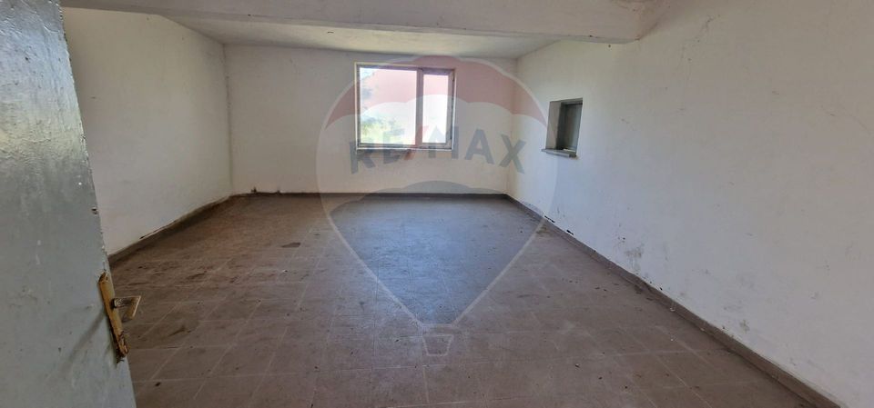 Apartamente, sediu de firma, spatii comerciale, in Com. Traian/Bacău