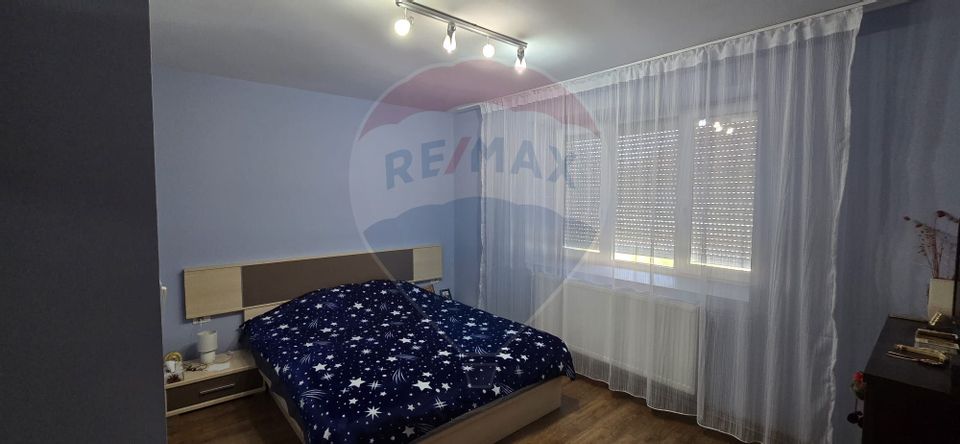 8 room House / Villa for sale