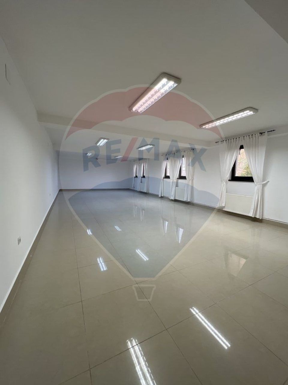 490sq.m Commercial Space for rent, Casa de Cultura area