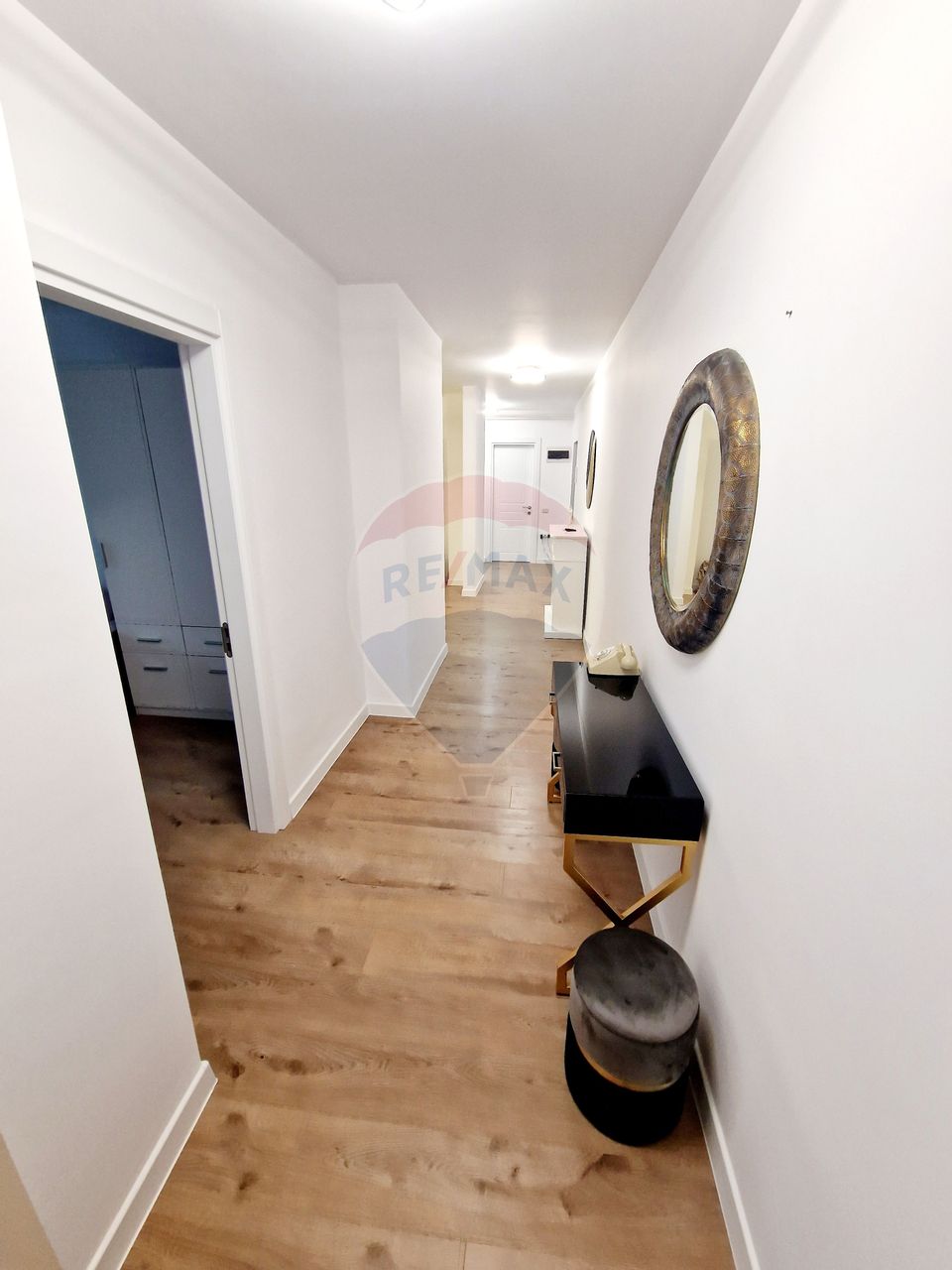 Apartament cu 3 camere de vânzare în Cartier Tei