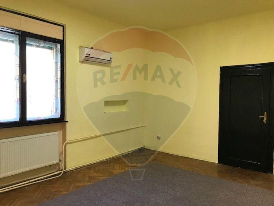 33sq.m Commercial Space for rent, Ultracentral area