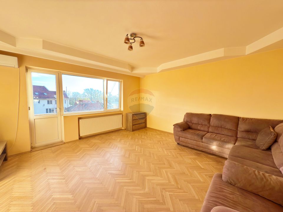 Apartament cu 3 camere decomandat, situat pe malul Mureșului, Arad