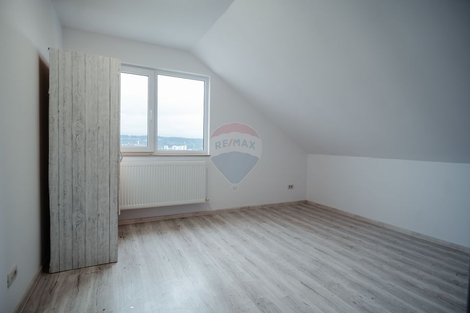 Apartament cu 3 camere de vânzare în zona Burdujeni