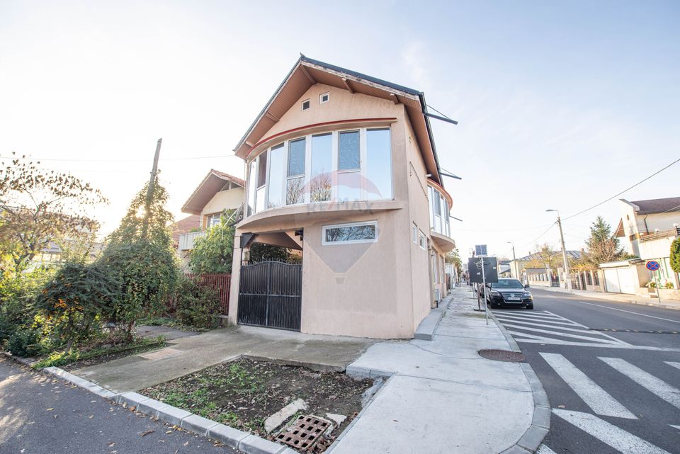 Casa cu 4 camere de vanzare, 157 mp utili,  Calarasi