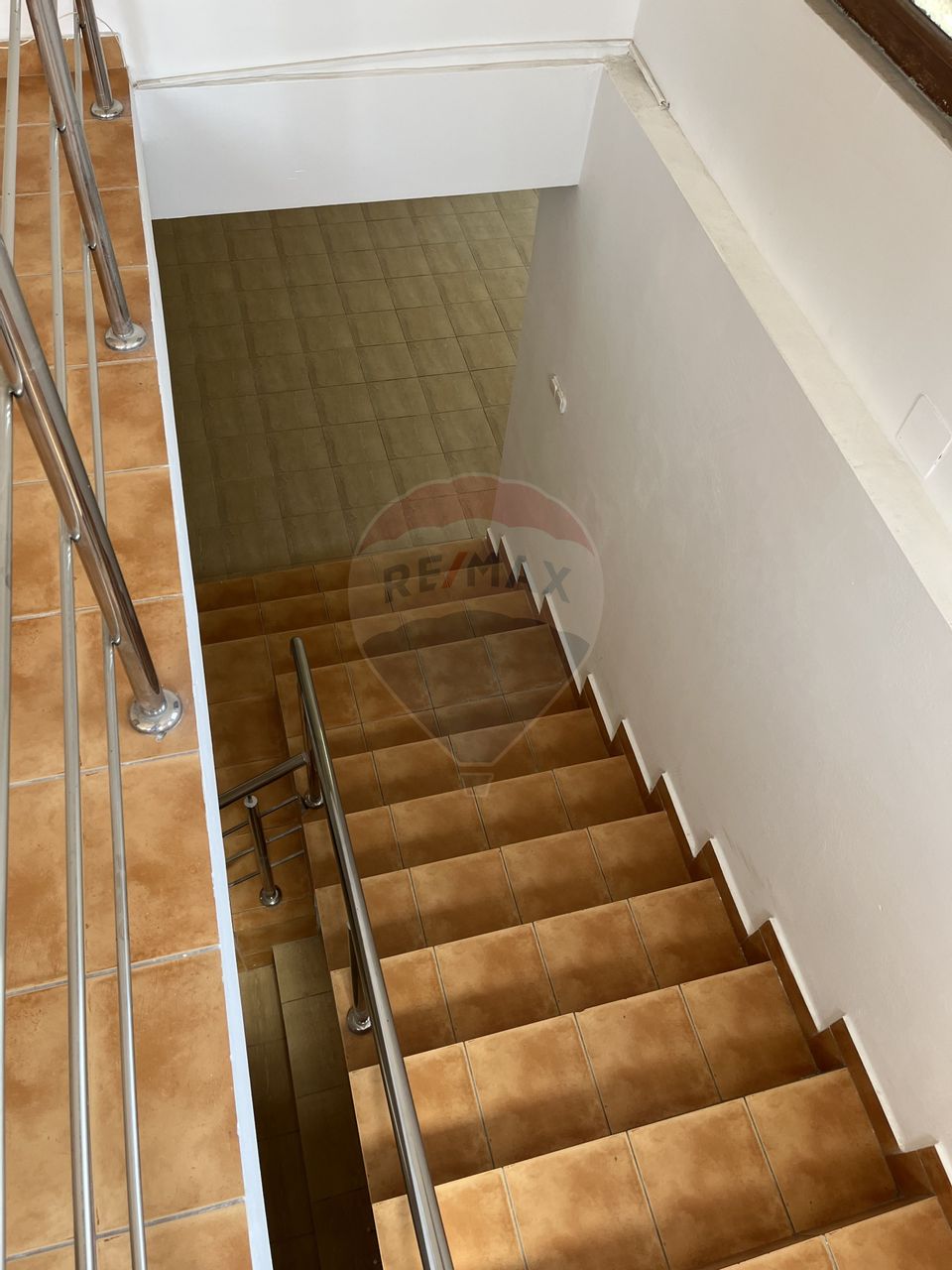 Casă cu 6 camere de vânzare în Pitești