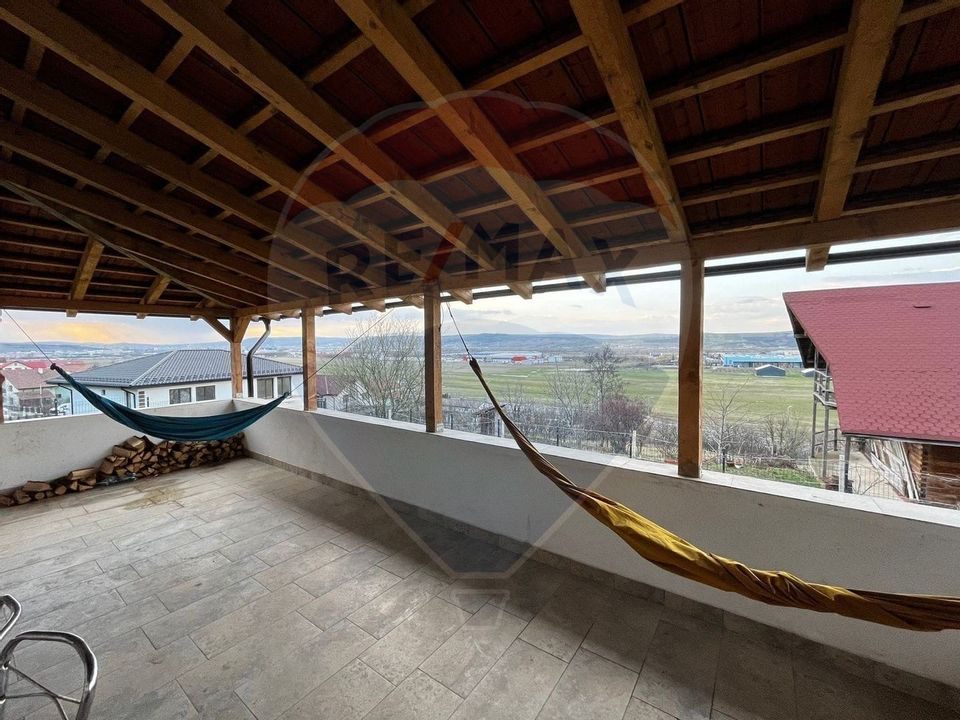 Casă individuală cu 4 dormitoare de vânzare str Planoarelor Dezmir