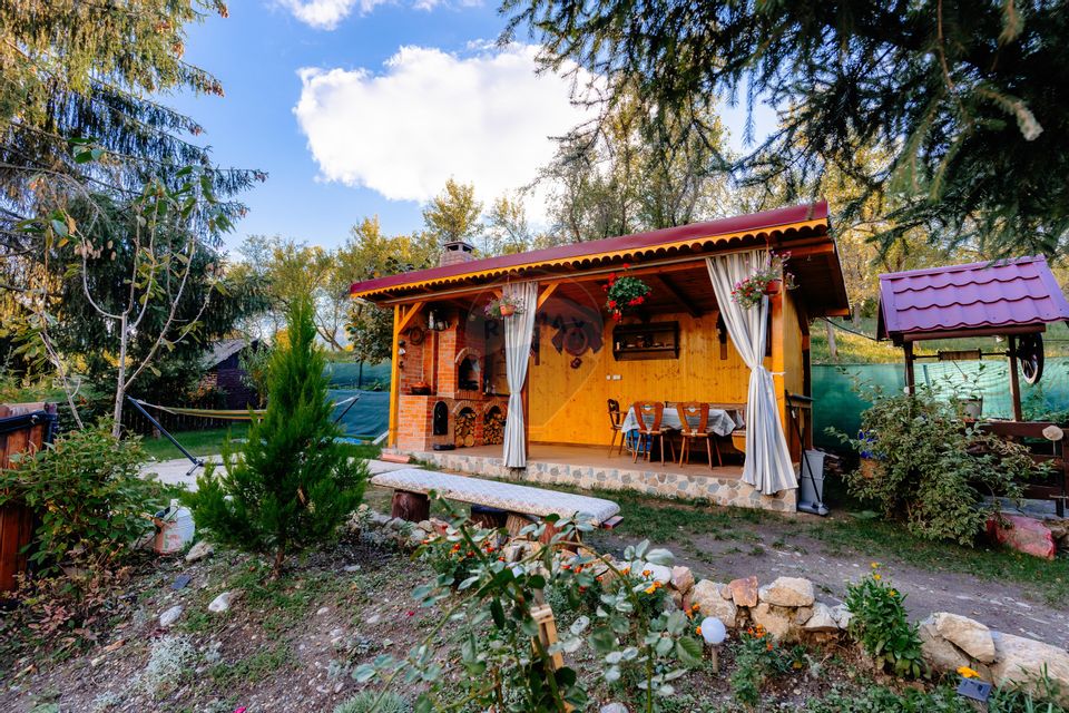 Vânzare pensiune renovată 2025 – 6 camere, Corbșori (Poenari)