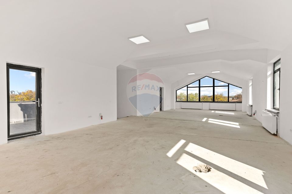 410sq.m Commercial Space for rent, Central area