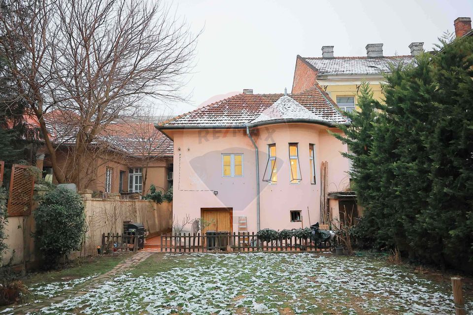 De vânzare Casǎ cu 4 camere, singur în curte, Ultracentral.