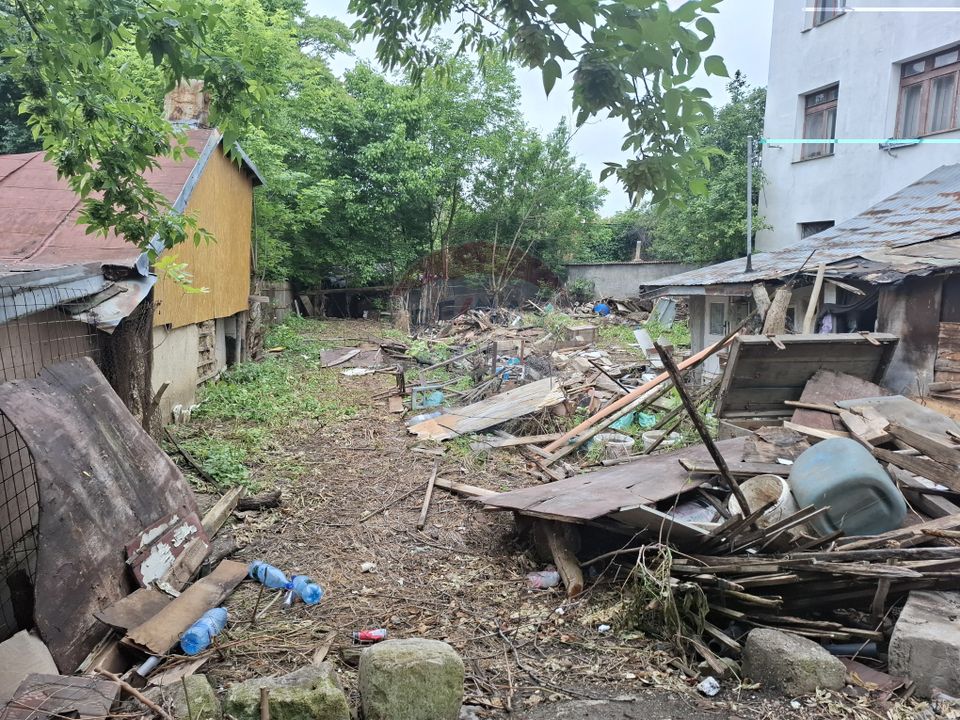 Vanzare teren intravilan curti-constructii,  Strada Plumbuita