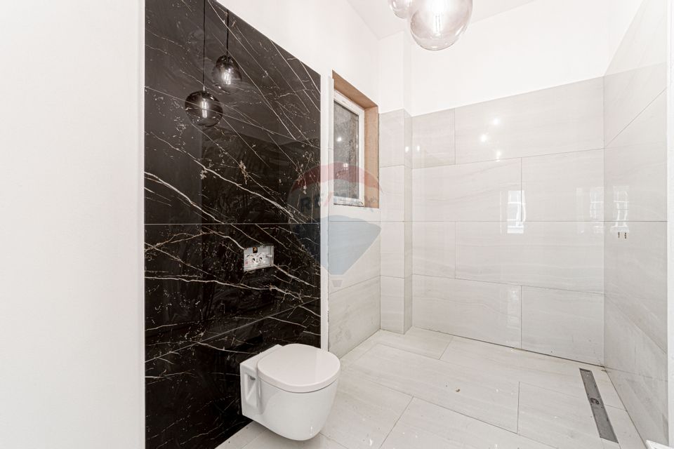 149sq.m Commercial Space for rent, Ultracentral area