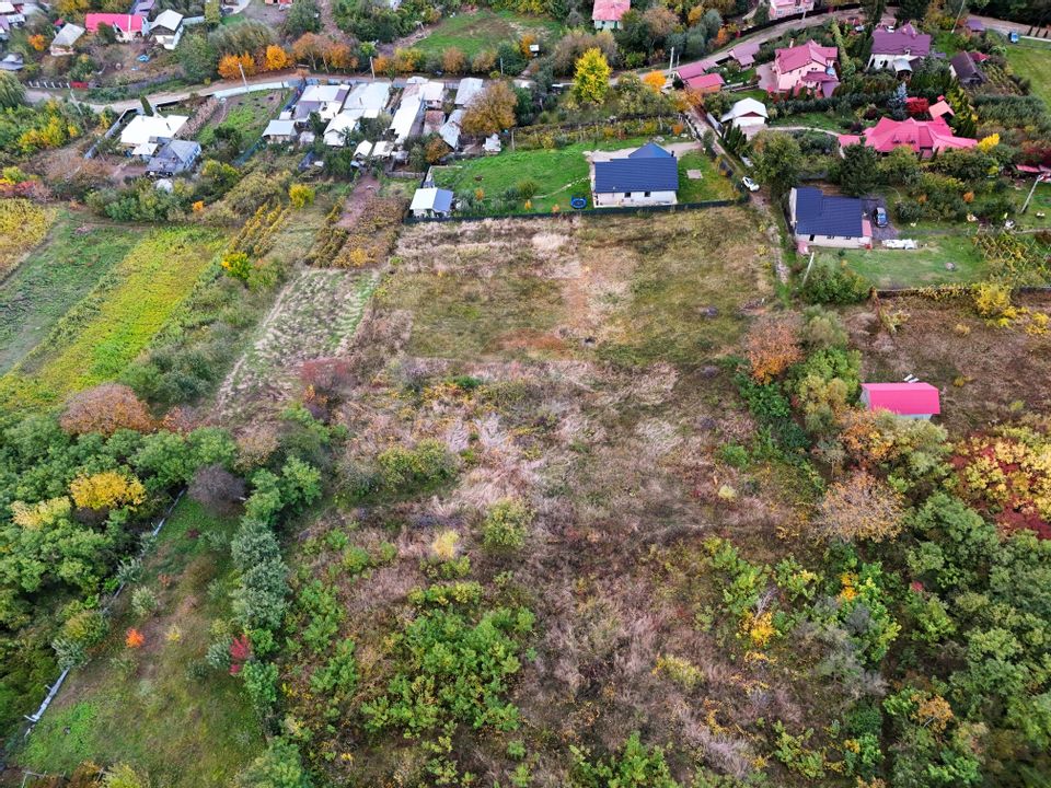 De vanzare teren intravilan 8,000 mp Garlenii de Sus / Bacau