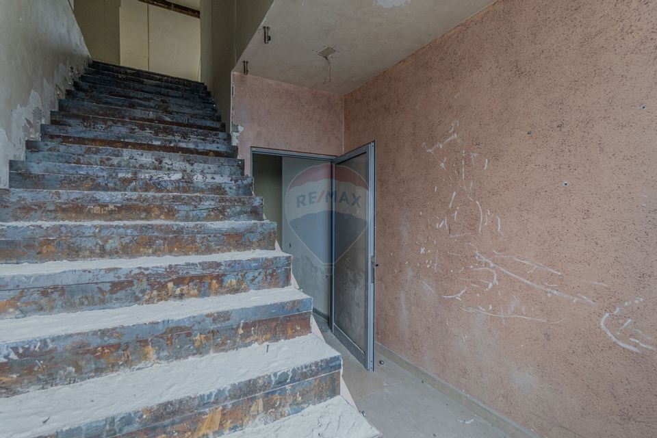 Cladire de 902 mp utili de vânzare, zona Grivitei - DN 13, COMISION 0