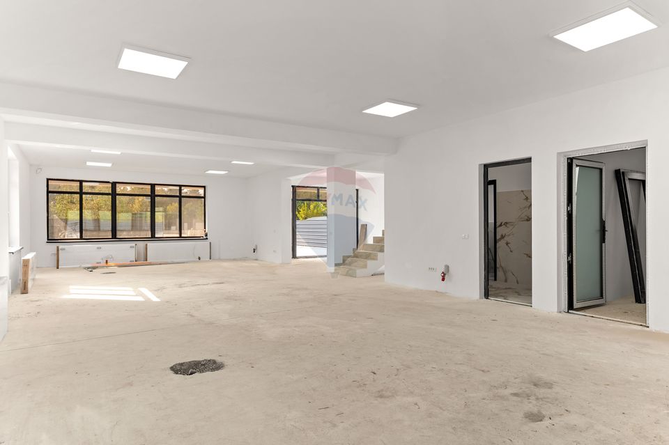 410sq.m Commercial Space for rent, Central area