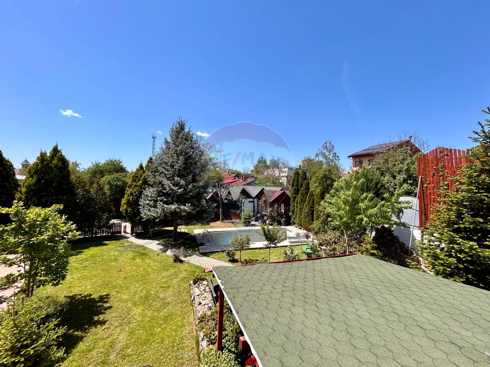 Casă / Vilă cu 16 camere de vânzare în zona Central