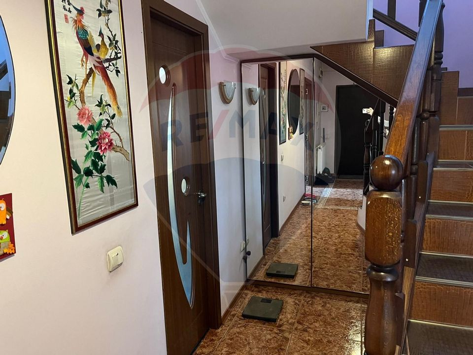 House with 4 rooms for sale | Spacious Yard | Sector 1
