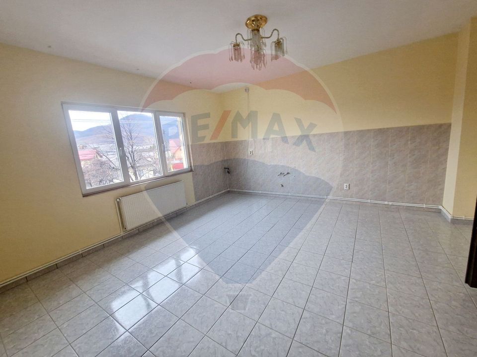 8 room House / Villa for rent, 1 Mai area