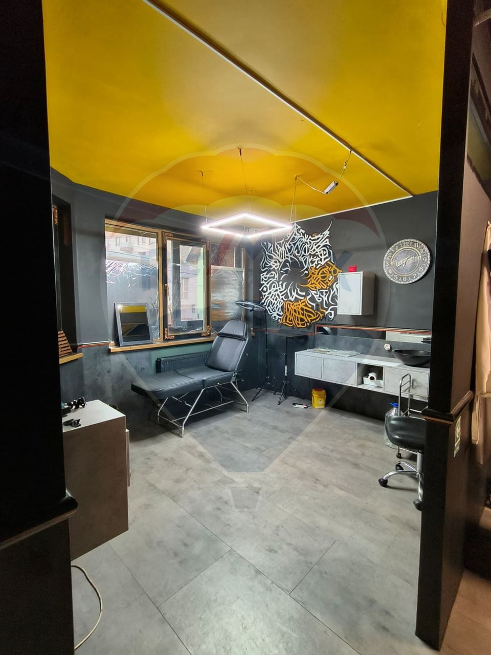 165sq.m Commercial Space for rent, Plopilor area