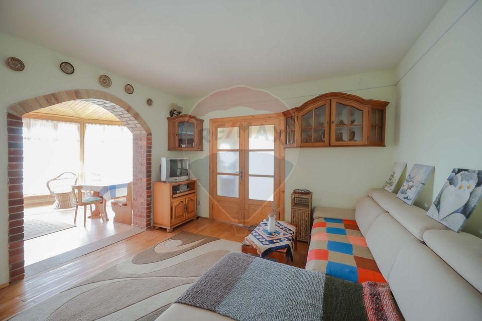 Casă de vânzare, tip duplex, teren 889 mp, în Păușa, comuna Nojorid