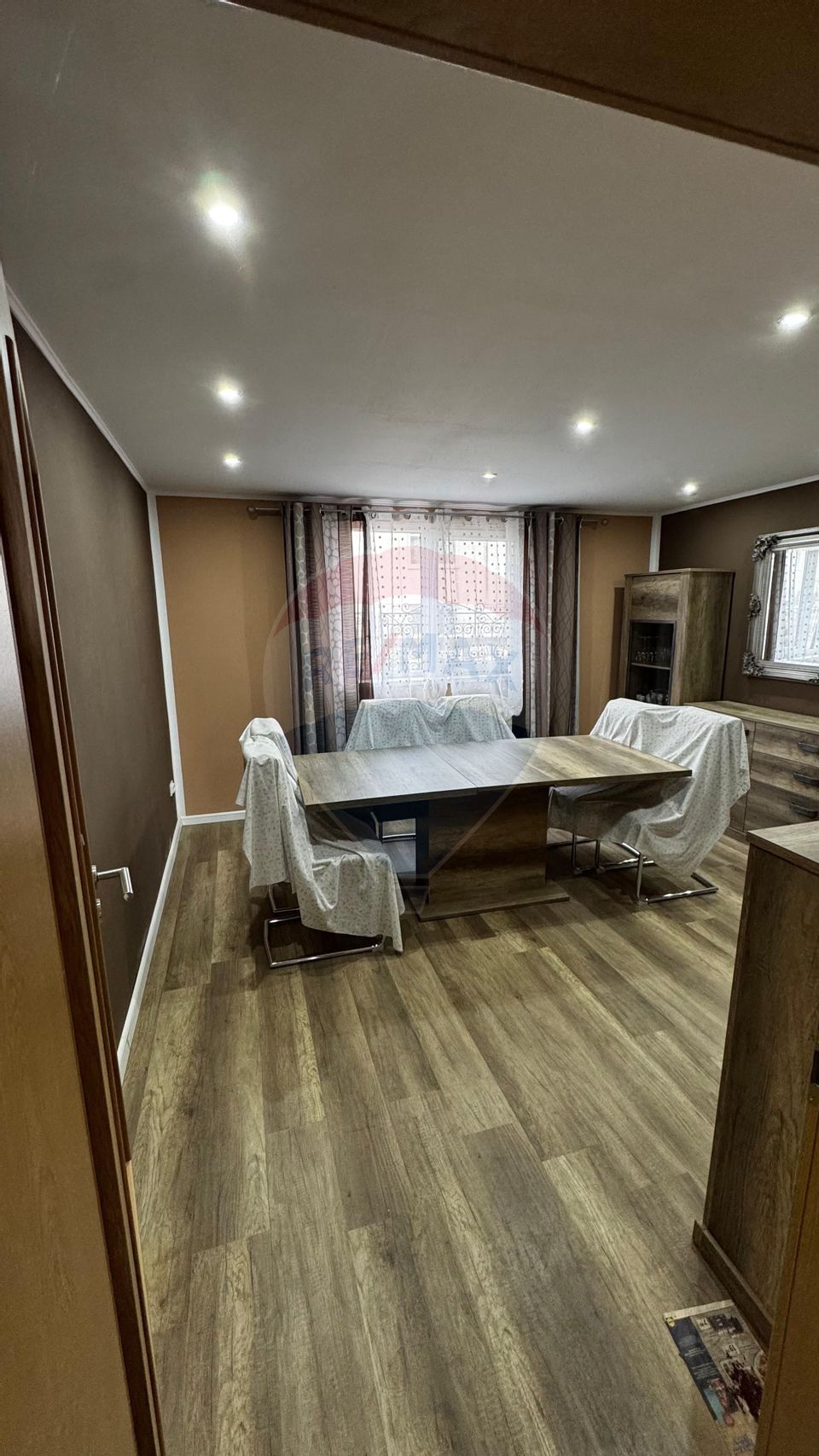 Casă în Darlos, teren 730 mp