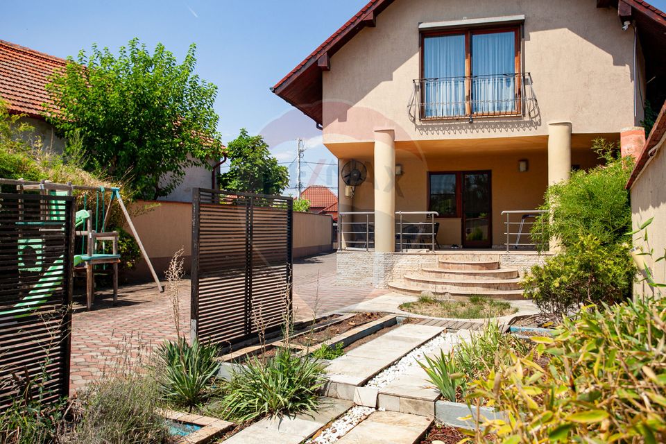 Casă modernă și spațioasă cu piscină,saună și sală de fitness – Pecica