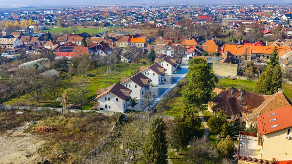 CASE NOI ÎN ARHITECTURĂ ALPINO-MODERNĂ CU ALEE PRIVATA | CRISTIAN