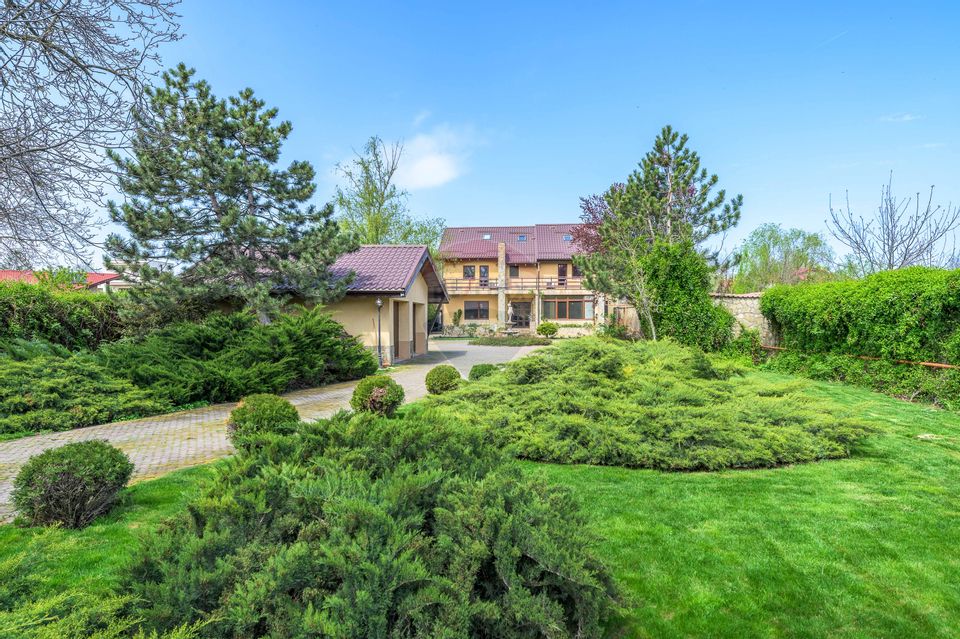 Oferta de sarbatori, discount 10% - Vilă cu parc, piscină și foișor