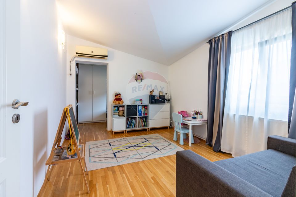 Casă / Vilă în zona Odai, Otopeni, strada privata