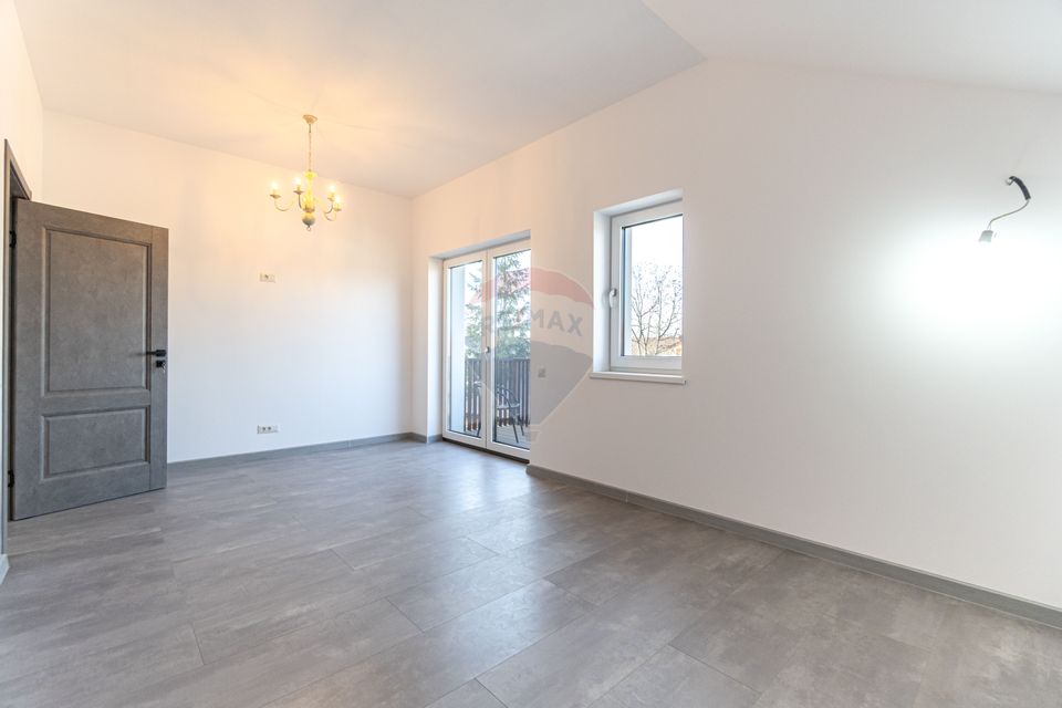 CASE NOI ÎN ARHITECTURĂ ALPINO-MODERNĂ CU ALEE PRIVATA | CRISTIAN