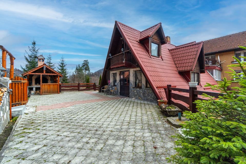 Unitate turistică cu 20 camere de vânzare în Timisu de Jos, DN1