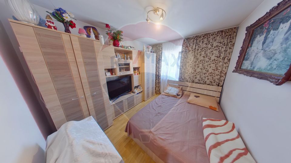 Apartament cu 3 camere de vânzare în zona Est